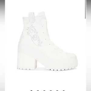 NEW IN BOX - Converse Chuck 70 De Luxe Heel Sneaker